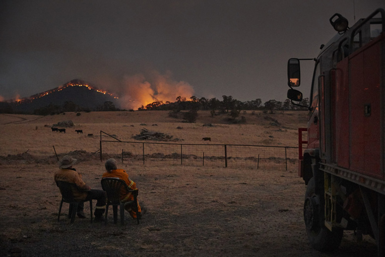 Australie: la pluie est tombée sur les feux, faisant le bonheur des pompiers et des fermiers Australie: la pluie est tombée sur les feux, faisant le bonheur des pompiers et des fermiers