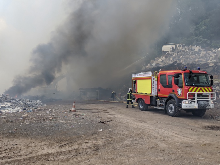 La décharge de Faa'a s’embrase