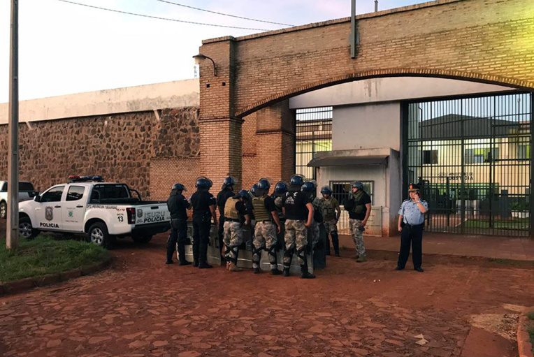 Paraguay: près de 80 prisonniers s'évadent par un tunnel Paraguay: près de 80 prisonniers s'évadent par un tunnel