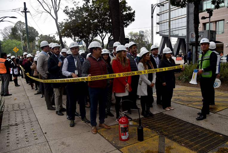 Le Mexique simule un gros tremblement de terre Le Mexique simule un gros tremblement de terre