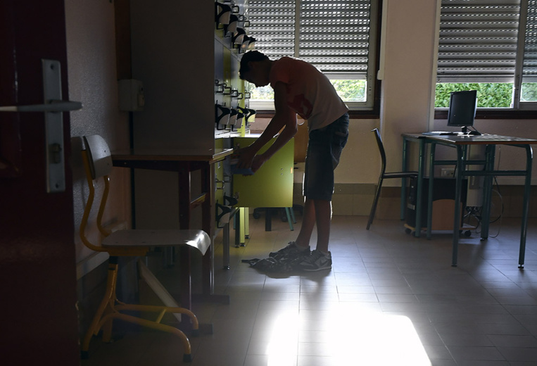 Guyane: un collègien en garde à vue après avoir poignardé un camarade Guyane: un collègien en garde à vue après avoir poignardé un camarade