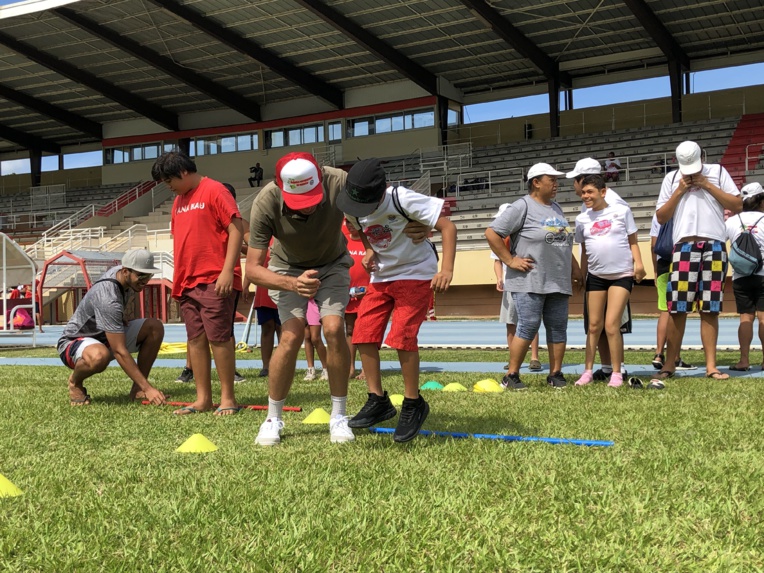 Lancer de medecine ball et saut de grenouille étaient au programme des athlètes en herbe. Lancer de medecine ball et saut de grenouille étaient au programme des athlètes en herbe.