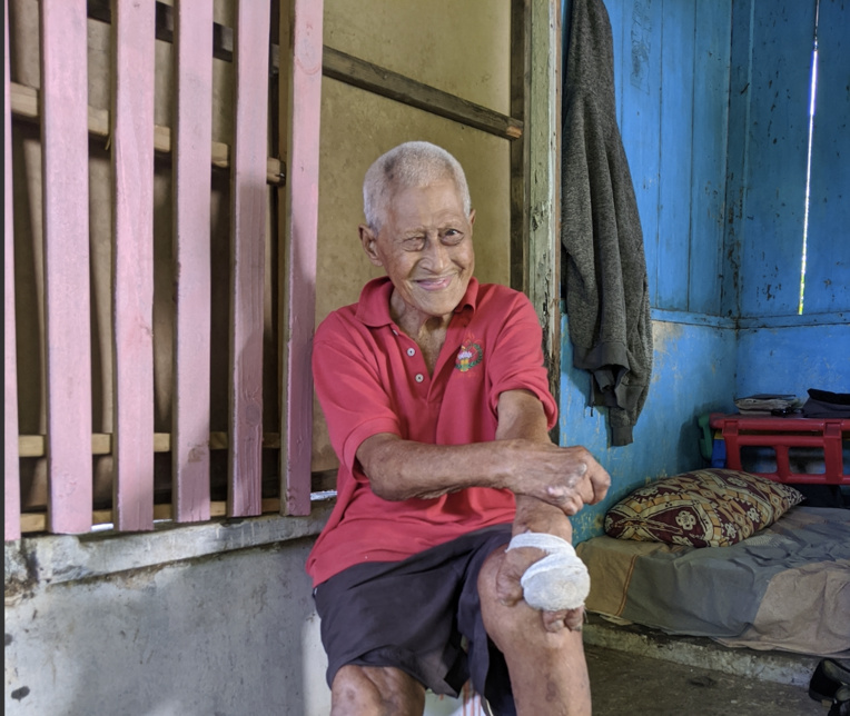 Teiki a attrapé la lèpre à l'âge de sept ans. Teiki a attrapé la lèpre à l'âge de sept ans.