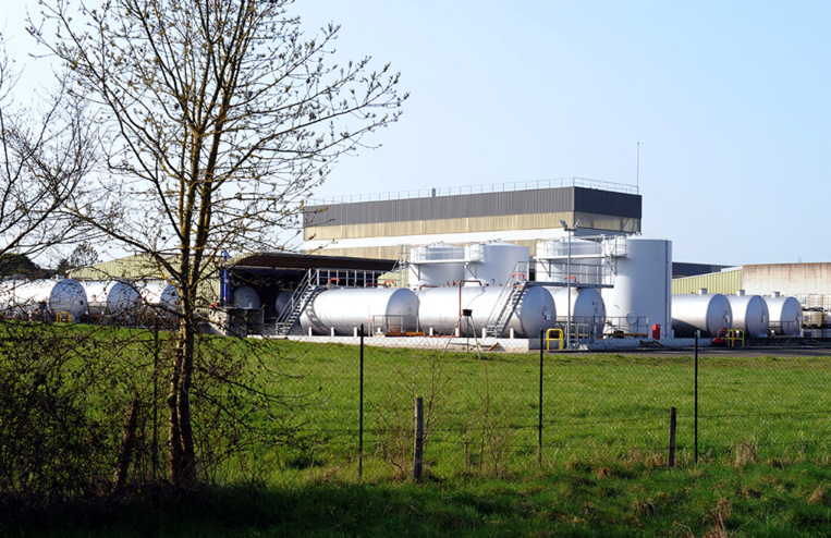 Mayenne: incendie dans l'usine Aprochim, classée Seveso, pas de blessé Mayenne: incendie dans l'usine Aprochim, classée Seveso, pas de blessé