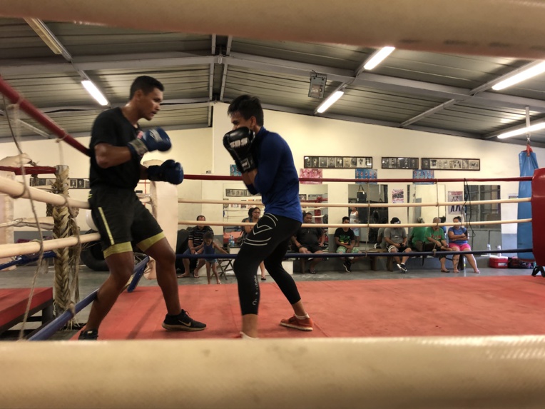Gabriel Dauphin et Logan Tara lors de leur séance d'entrainement à Fautaua. Gabriel Dauphin et Logan Tara lors de leur séance d'entrainement à Fautaua.
