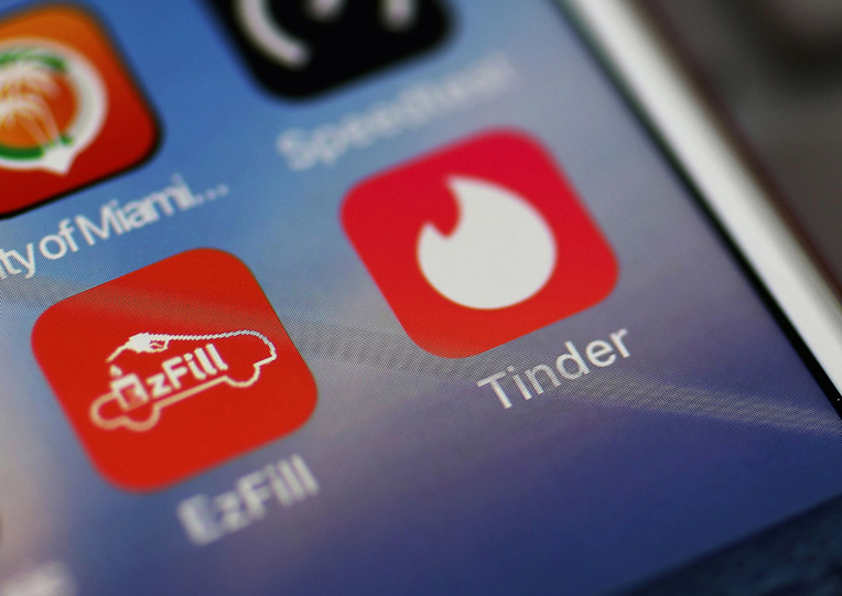 Rencontres: Tinder lance un bouton d'urgence aux Etats-Unis Rencontres: Tinder lance un bouton d'urgence aux Etats-Unis