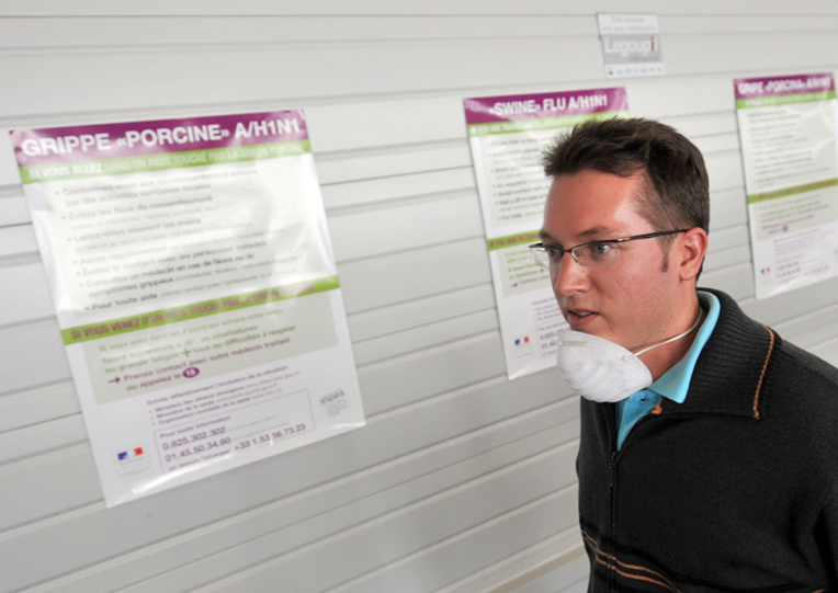 A Roissy, les passagers venant de Chine étonnés du dispositif sanitaire "léger"