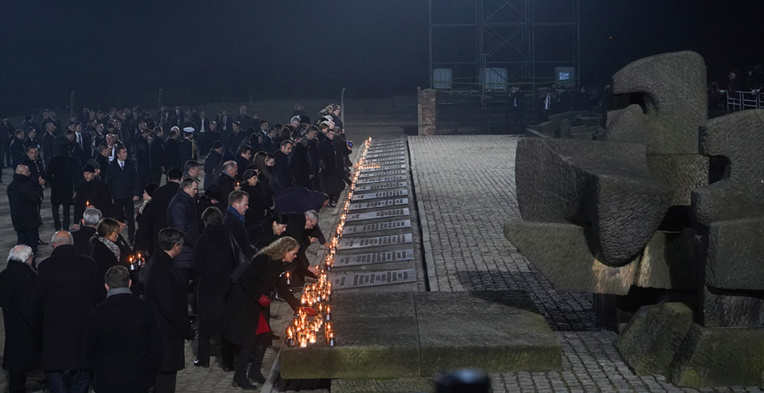 Avertissement des survivants de l'Holocauste, 75 ans après la libération d'Auschwitz Avertissement des survivants de l'Holocauste, 75 ans après la libération d'Auschwitz