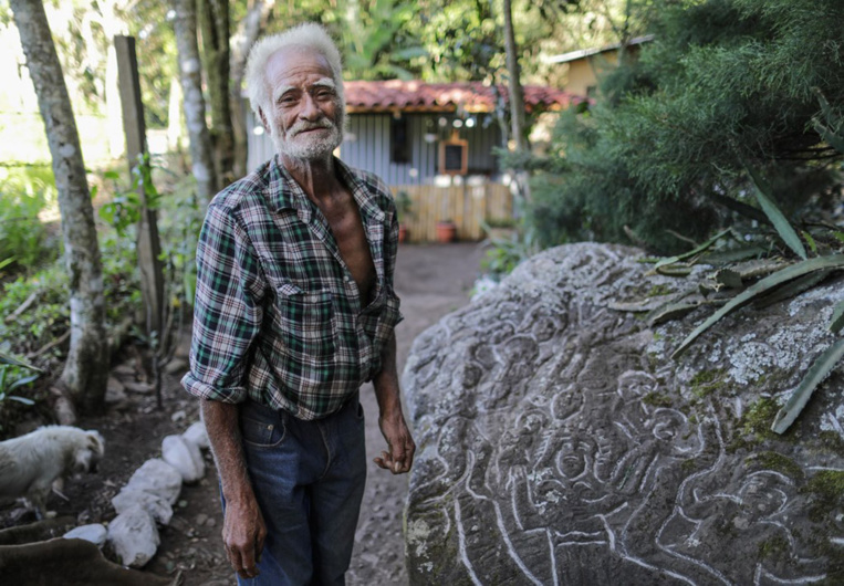 Au Nicaragua, un artiste vit en ermite pour sculpter la montagne Au Nicaragua, un artiste vit en ermite pour sculpter la montagne
