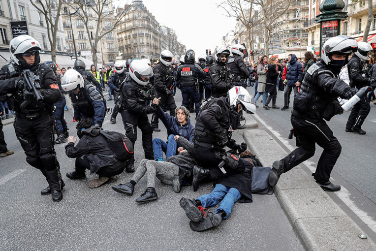 Retraites: les opposants moins nombreux dans la rue face à un exécutif toujours aussi déterminé Retraites: les opposants moins nombreux dans la rue face à un exécutif toujours aussi déterminé