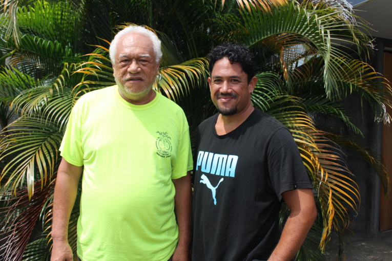 Edgar Tetahiotupa (à gauche) et Christian Chebret, artistes du groupe Pink Floyd Ma.