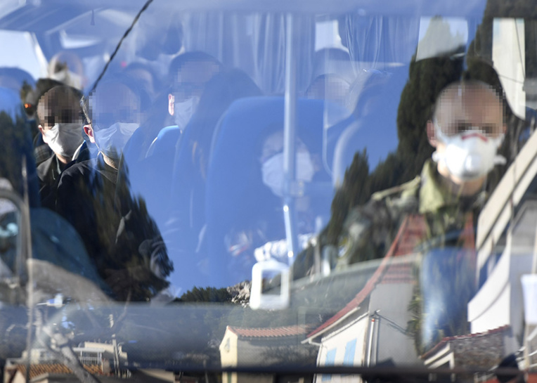 "Pourquoi nous?": Carry-le-Rouet inquiet après l'arrivée des Français de Wuhan "Pourquoi nous?": Carry-le-Rouet inquiet après l'arrivée des Français de Wuhan