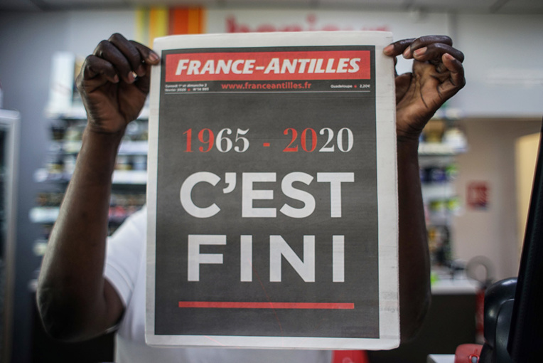 "C'est fini", "merci": le quotidien France-Antilles sort son ultime édition "C'est fini", "merci": le quotidien France-Antilles sort son ultime édition