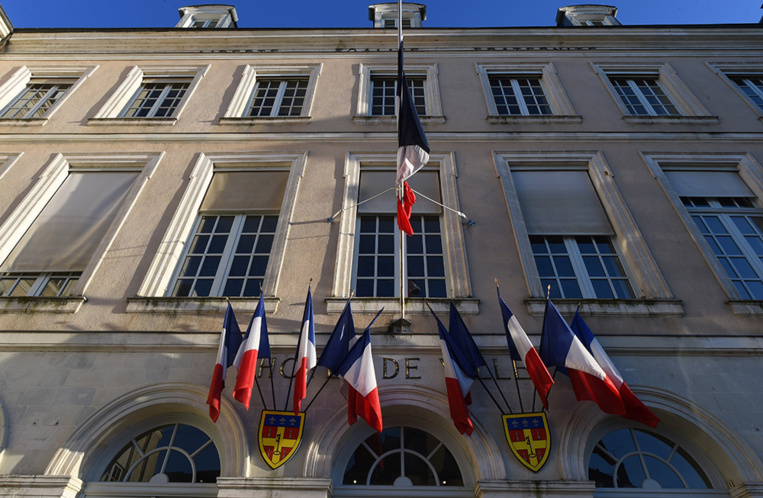 Nuances politiques aux municipales: Castaner revoit sa copie Nuances politiques aux municipales: Castaner revoit sa copie