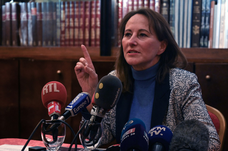 Professeurs pédophiles présumés en Outre-mer: Ségolène Royal dit avoir "mis fin à la loi du silence" Professeurs pédophiles présumés en Outre-mer: Ségolène Royal dit avoir "mis fin à la loi du silence"