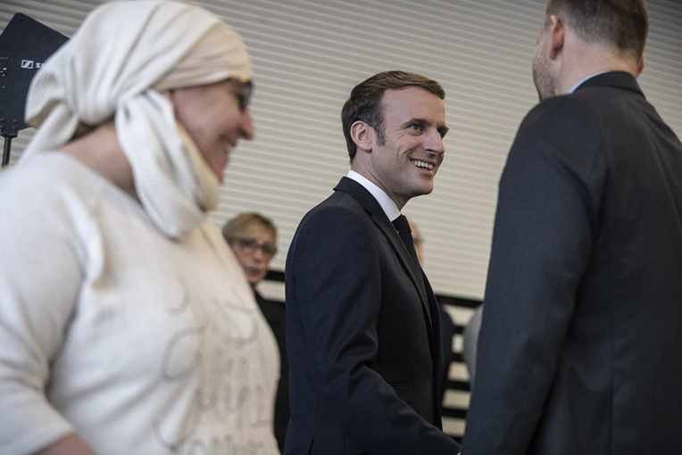Macron s'engage contre "l'islam politique", qui "n'a pas sa place" en France