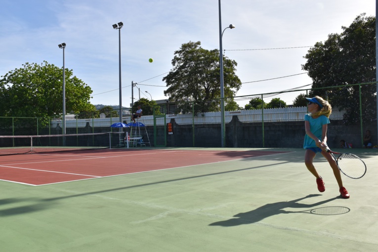 "J'ai été agréablement surprise par le niveau de jeu, notamment chez les filles dans la catégorie des 11-12 ans", s'est réjouie Ruth Manea, présidente de la Fédération tahitienne de tennis.