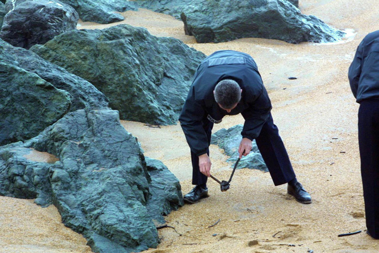 Des boulettes d'hydrocarbure sur plusieurs plages de Loire-Atlantique Des boulettes d'hydrocarbure sur plusieurs plages de Loire-Atlantique