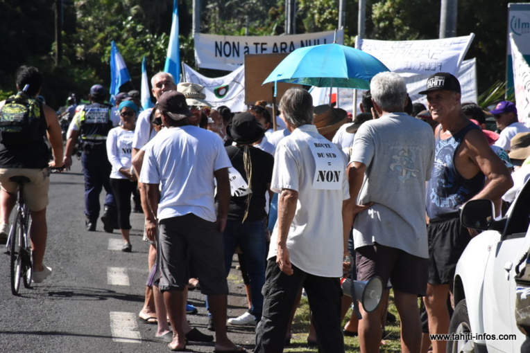 Manifestation organisée conjointement par l'association Mata Atea et la section Tavini Huiraatira de Paea, le 26 septembre dernier, pour marquer l'opposition des riverains au projet de tracé de la Route du sud.