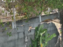 A Pira’e, une famille inquiète après l’effondrement de son mur