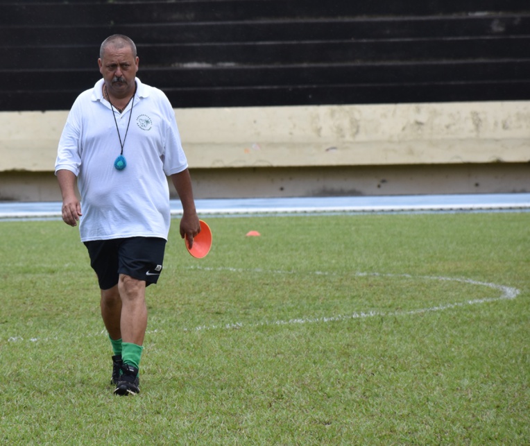 Vatea Terai, 50 ans, est l'entraineur de Tiare Tahiti depuis six ans maintenant. Vatea Terai, 50 ans, est l'entraineur de Tiare Tahiti depuis six ans maintenant.