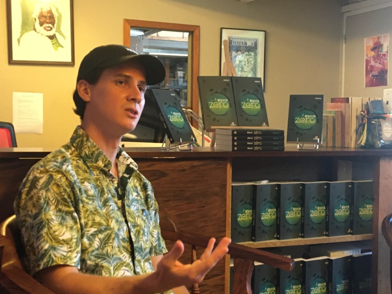 Mourareau a publié son premier roman, Méridien zéro, aux éditions Au vent des îles. Mourareau a publié son premier roman, Méridien zéro, aux éditions Au vent des îles.