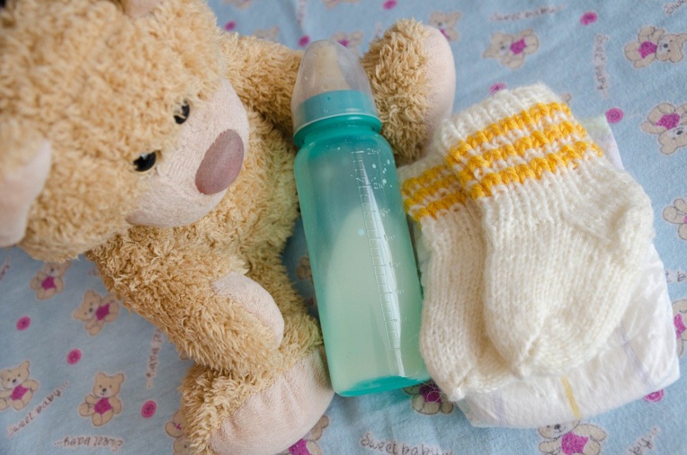 Leur bébé régurgite un ver: des parents portent plainte contre le lait Gallia