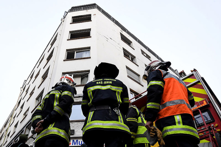 Lourd bilan pour un incendie fulgurant à Strasbourg: cinq morts et sept blessés Lourd bilan pour un incendie fulgurant à Strasbourg: cinq morts et sept blessés