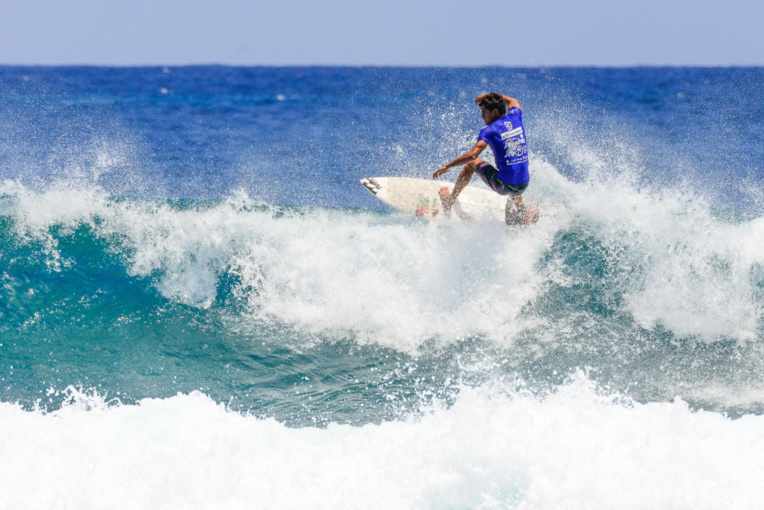 Enrique Ariitu à son aise sur la droite de Avatoru. (WSL/Christophe Abraham) Enrique Ariitu à son aise sur la droite de Avatoru. (WSL/Christophe Abraham)