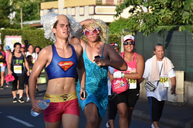 La Tahitienne c'est aussi l'occasion de sortir ces costumes les plus originaux. La Tahitienne c'est aussi l'occasion de sortir ces costumes les plus originaux.