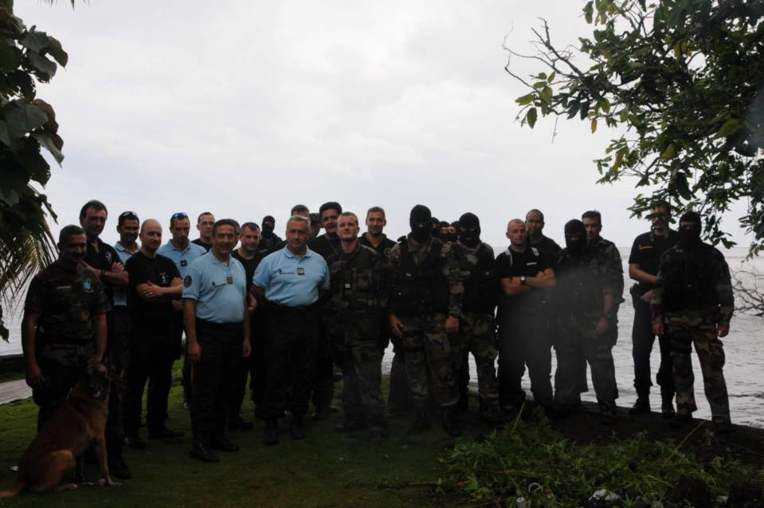 L'action a mobilisé 110 militaires de gendarmerie appuyés par un hélicoptère et des moyens maritimes