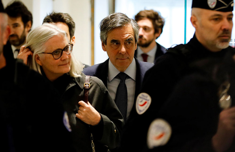 Prison ferme et lourde amende requises contre François Fillon