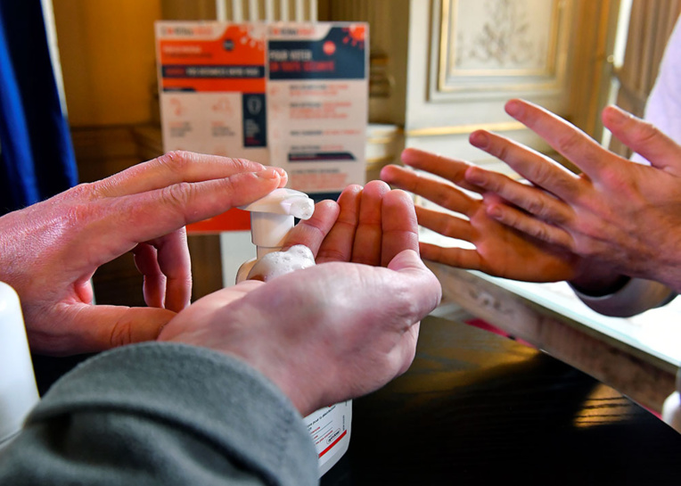 Coronavirus: la France à "quelques semaines" du pic de l'épidémie