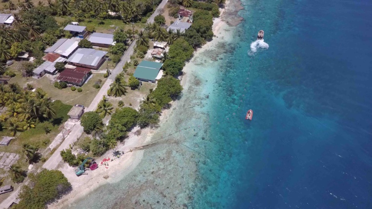 Un câble sous-marin haute tension ‘āpī à Rangiroa