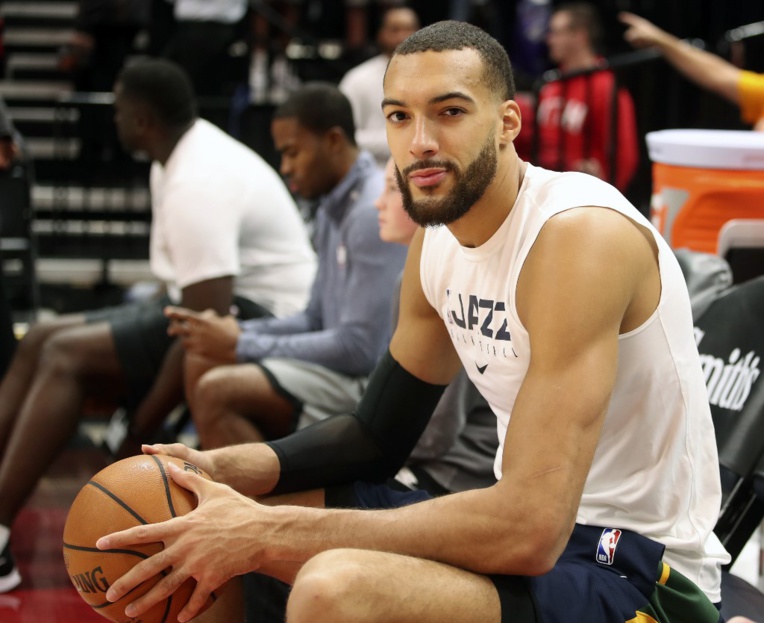 Rudy Gobert (Utah), premier joueur NBA atteint par le coronavirus, présente ses excuses Rudy Gobert (Utah), premier joueur NBA atteint par le coronavirus, présente ses excuses