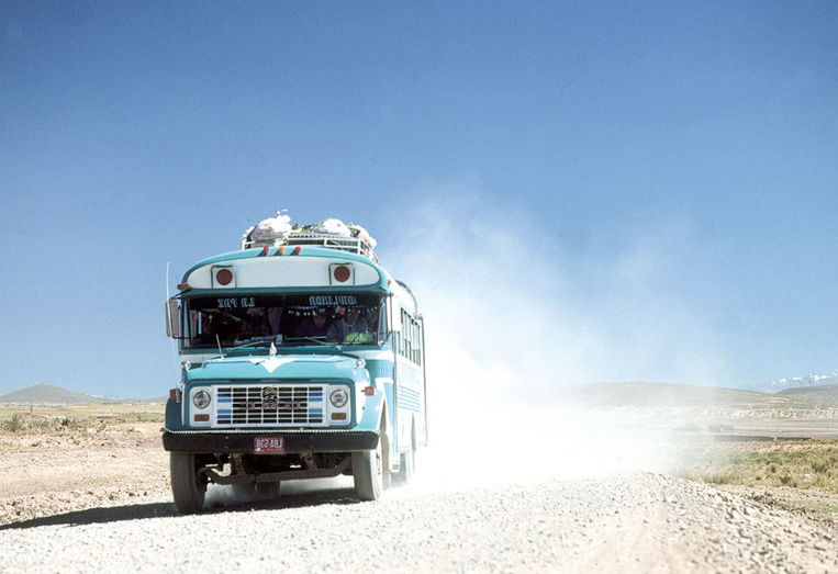 Pour apprécier l'altiplano et sa poussière, rien ne vaut le bus et ses arrêts imprévisibles, au milieu de nulle part. Si vous aimez nomadiser, c'est le moyen de transport idéal…