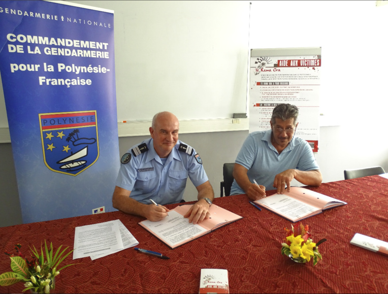 Le colonel Frédéric Boudier, commandant du Comgend PF, et le président de l’APAJ, Roland Leujeune. Le colonel Frédéric Boudier, commandant du Comgend PF, et le président de l’APAJ, Roland Leujeune.