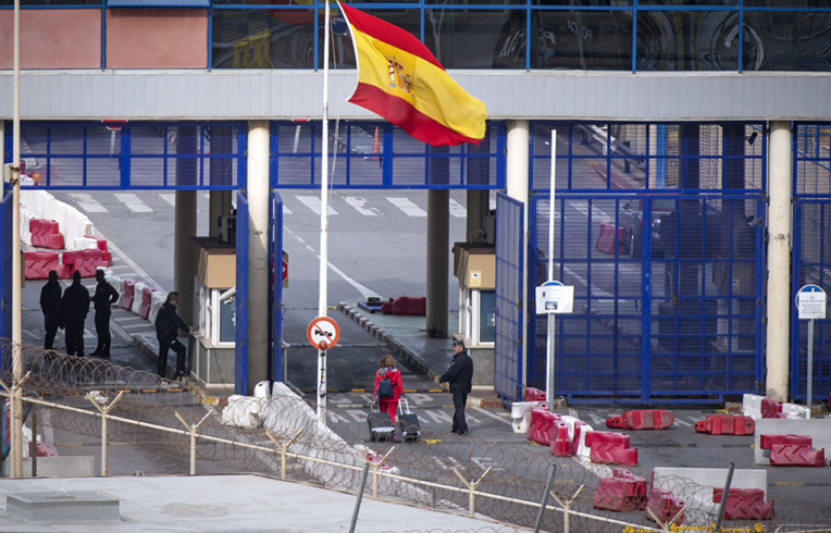 Coronavirus: bloqués à la frontière terrestre entre l'Afrique et l'Europe Coronavirus: bloqués à la frontière terrestre entre l'Afrique et l'Europe