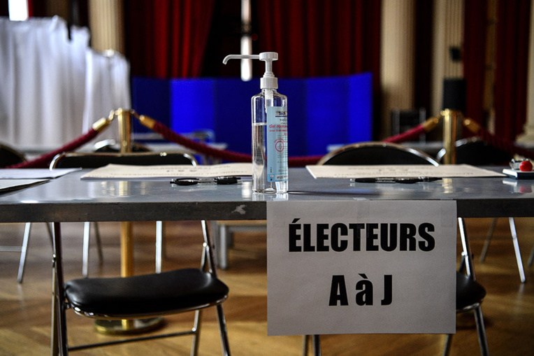 Municipales: 18,38% de participation à 12H00, 5 points de moins qu'en 2014