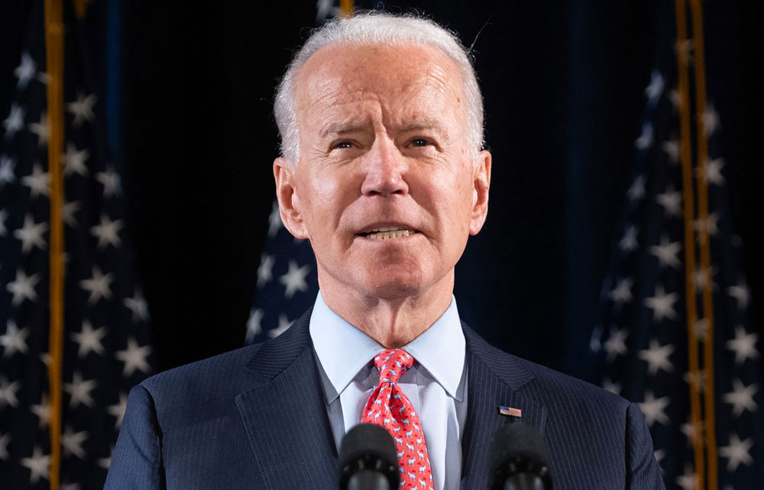 Biden plus près de défier Trump dans une présidentielle plombée par le coronavirus Biden plus près de défier Trump dans une présidentielle plombée par le coronavirus
