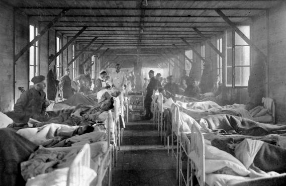 Une vue de l’hôpital militaire de Limoges en 1918 ; la grippe décima l’Europe avant de tuer plus d’un demi-million d’Américains. Ce n’est que fin 1918 qu’elle arriva à Tahiti.
