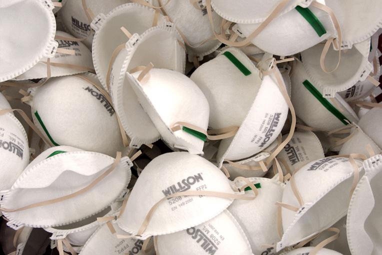 Coronavirus: Des masques FFP2 moisis livrés à La Réunion