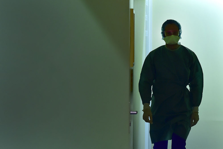 Bordeaux: Au service de réa, entre masque canard, appareil respiratoire et pizza Bordeaux: Au service de réa, entre masque canard, appareil respiratoire et pizza