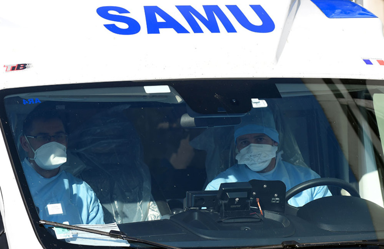 Coronavirus: la vague "déferle" sur la France, qui craint la saturation Coronavirus: la vague "déferle" sur la France, qui craint la saturation