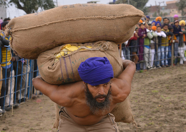 Inde: un gourou "superpropagateur" du Covid-19 a potentiellement contaminé 15.000 villageois Inde: un gourou "superpropagateur" du Covid-19 a potentiellement contaminé 15.000 villageois