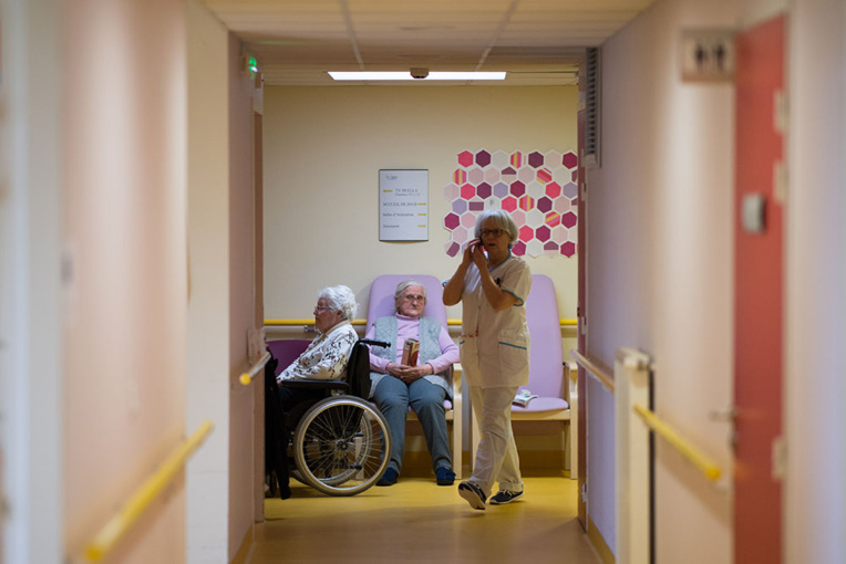 Le bilan du coronavirus s'alourdit dans plusieurs Ehpad Le bilan du coronavirus s'alourdit dans plusieurs Ehpad