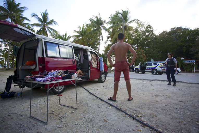 Coronavirus: couvre-feu instauré en Guadeloupe et en Martinique Coronavirus: couvre-feu instauré en Guadeloupe et en Martinique