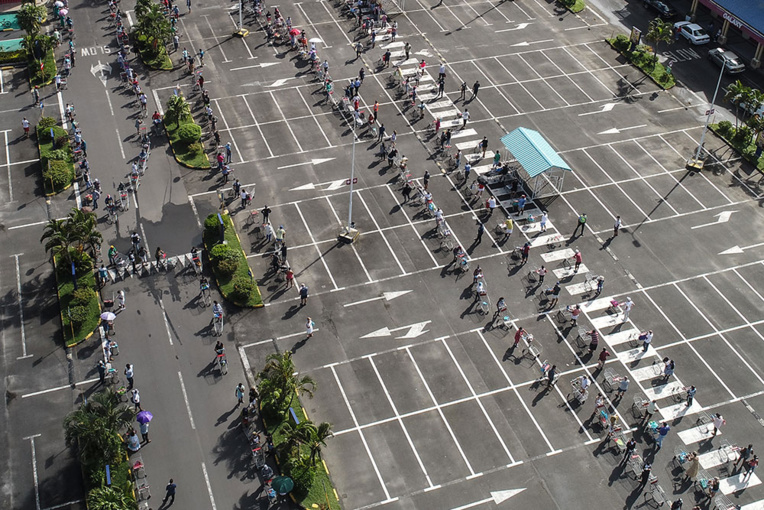 Maurice: ruée sur les supermarchés qui rouvrent après dix jours Maurice: ruée sur les supermarchés qui rouvrent après dix jours