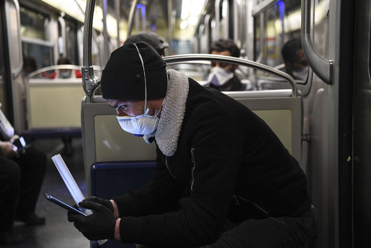 Le smartphone contre le virus, sans violer la vie privée? L'Europe cherche la réponse Le smartphone contre le virus, sans violer la vie privée? L'Europe cherche la réponse