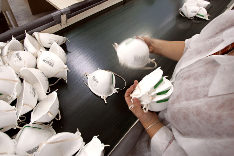 La "lente agonie" de la principale usine de masques respiratoires en France La "lente agonie" de la principale usine de masques respiratoires en France